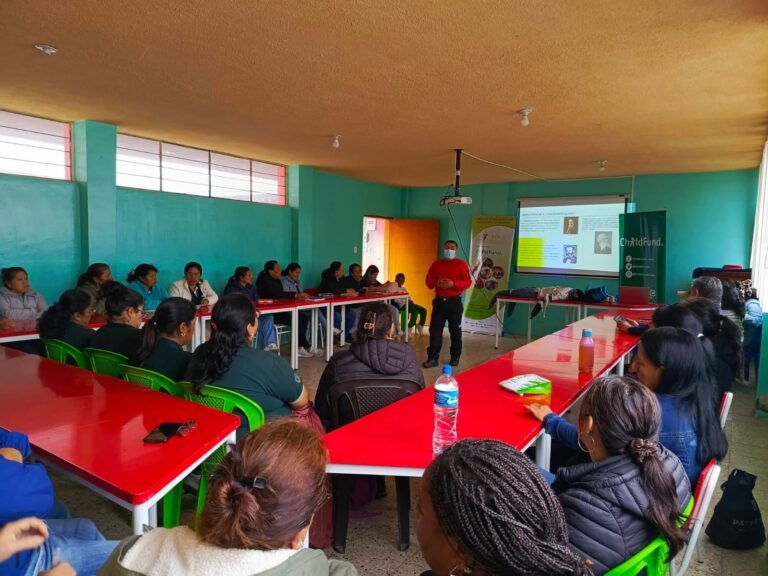 Capacitación en primeros auxilios fortalece la preparación docente en Pimampiro